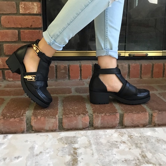 Black cut out sides block heel vegan booties✨ - Picture 4 of 8